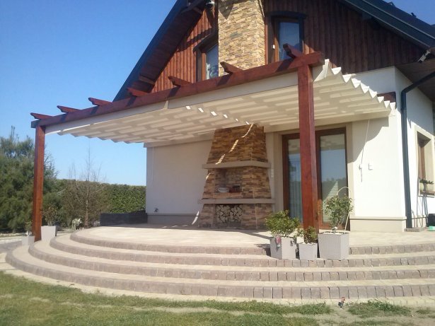 Pergola przyścienna