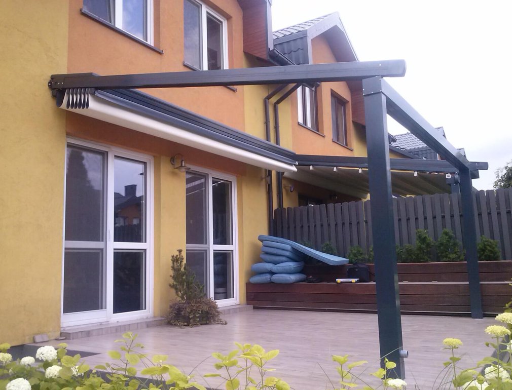 Pergola aluminiowa - taras przed domem